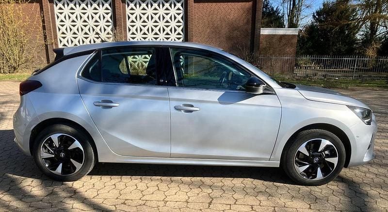 Gebraucht Opel Corsa-e Elegance 100 kW (136 PS) 2022 Silber Kleinwagen