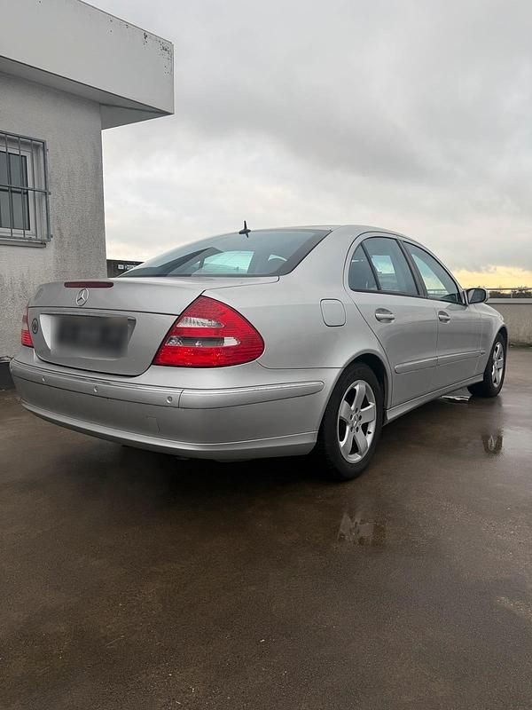Gebraucht Mercedes E320 224 PS (164 kW) 2005 Silber Limousine