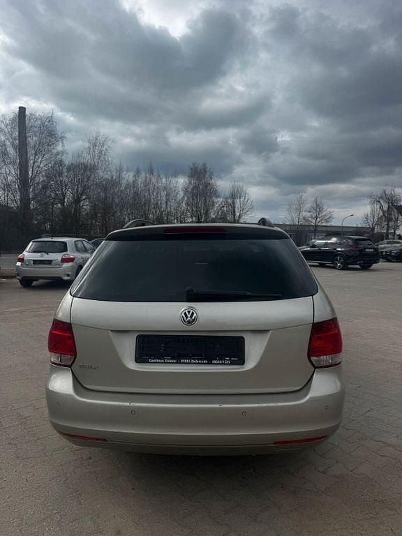 Gebraucht VW Golf VI Match 86 PS (63 kW) 2013 Silber Kleinwagen