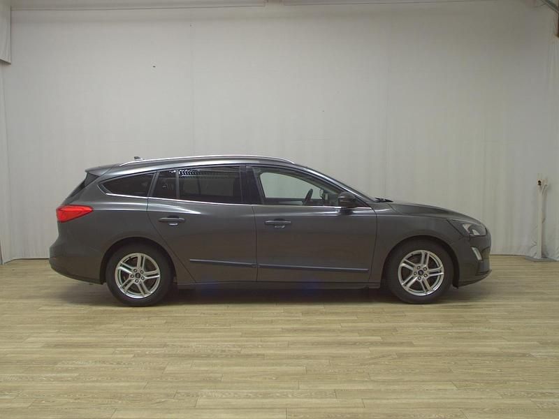 Grau Gebraucht 2020 Ford Focus Cool & Connect Limousine | 8.980 € (Guter Preis) - Bild 1/4