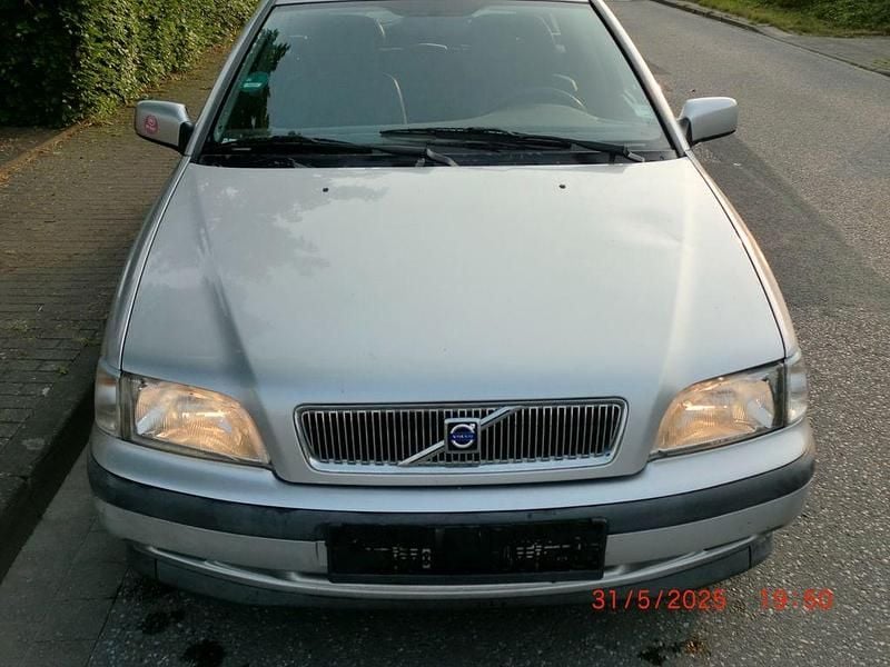 Gebraucht Volvo V40 122 PS (89 kW) 1999 Silber Kombi