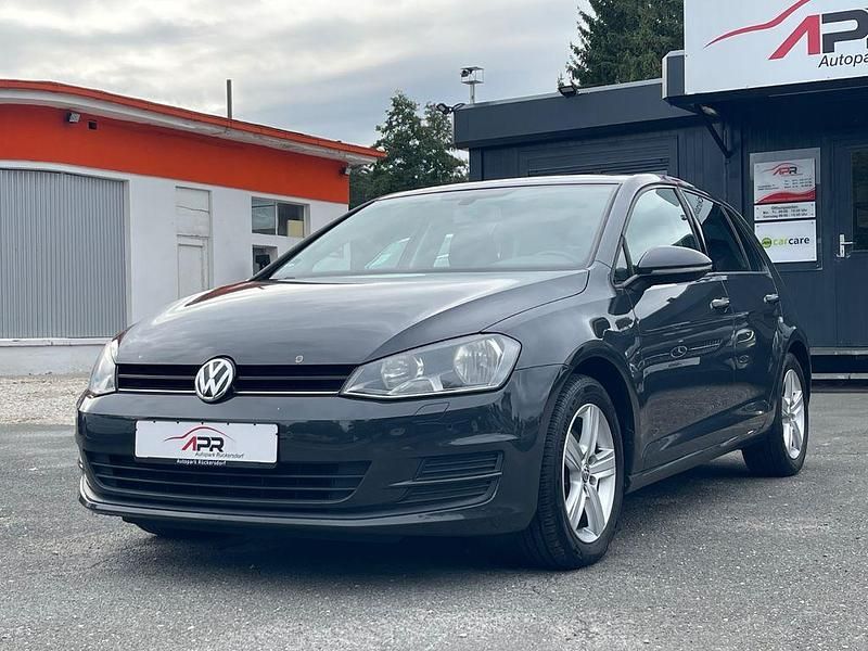 Grau Gebraucht 2013 VW Golf VII Comfortline Limousine | 5.499 € (Fairer Preis) - Bild 1/4