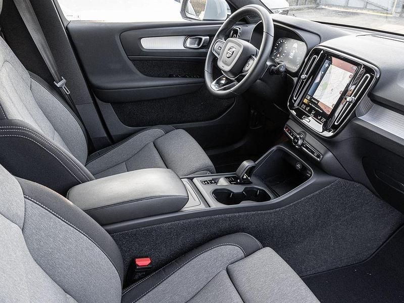 Gebraucht Volvo XC40 Core 129 PS (94 kW) 2023 Cloud blue, solid / solid SUV