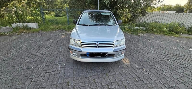 Grau Gebraucht 2001 Mitsubishi Space Wagon Van / Kleinbus | 1.900 € - Bild 1/4