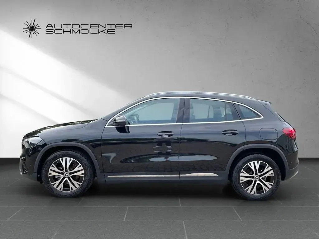 Gebraucht Mercedes GLA180 Advanced 136 PS (100 kW) 2025 lack kosmosschwarz (metallic) SUV