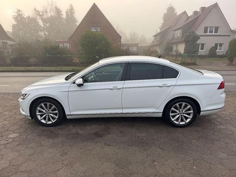 Gebraucht VW Passat Highline 150 PS (110 kW) 2019 Weiß Limousine