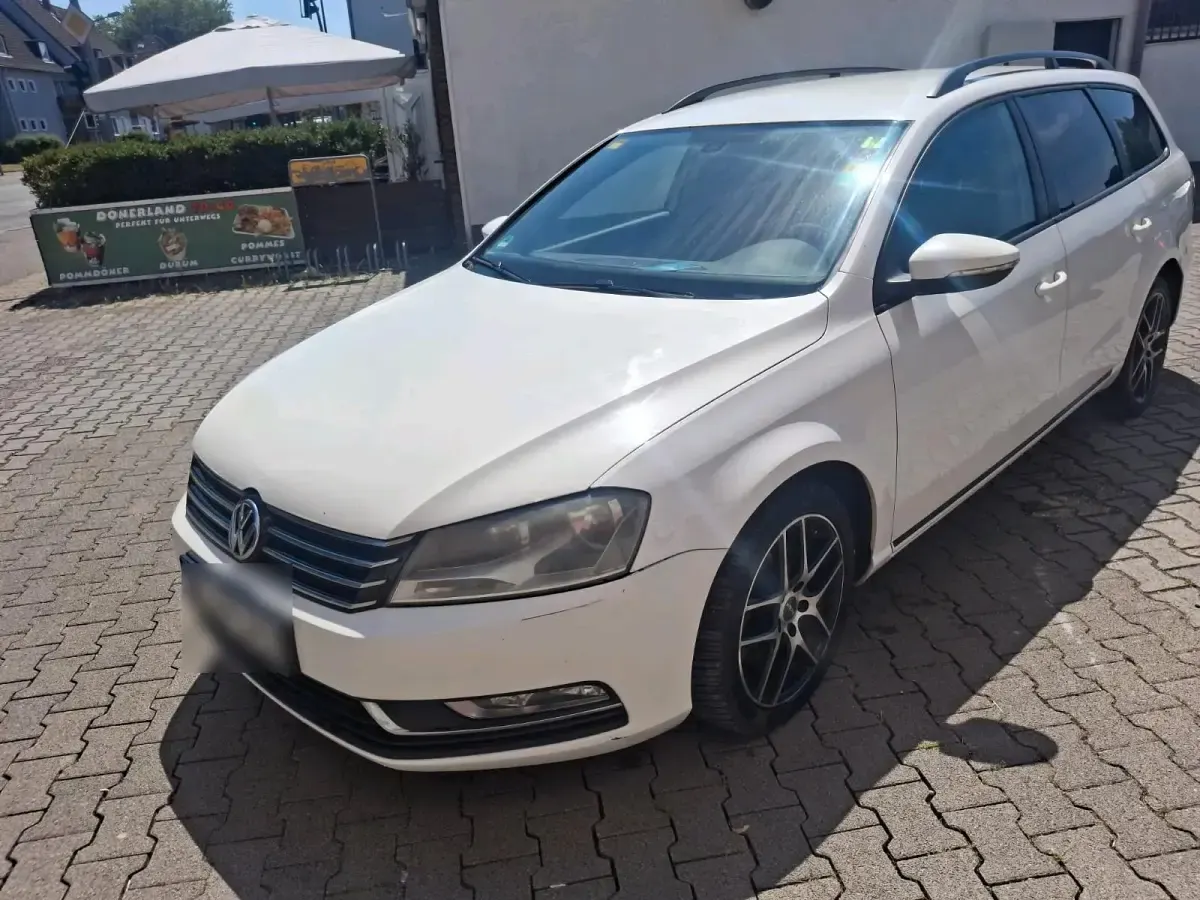 Gebraucht VW Passat 140 PS (102 kW) 2011 Weiß Kombi