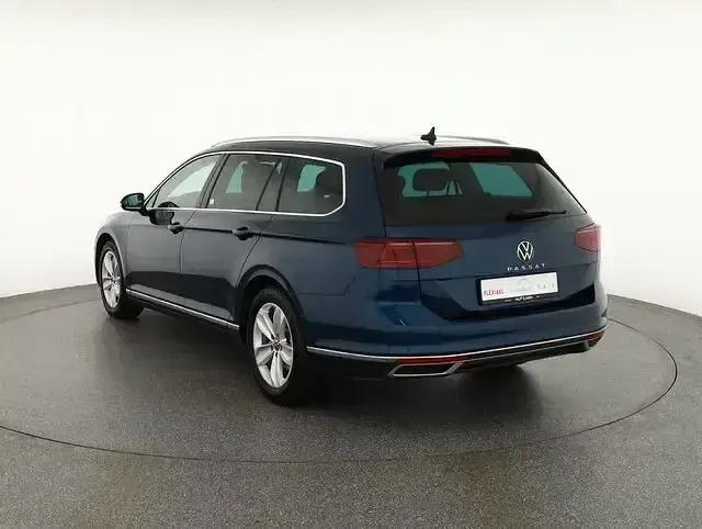 Gebraucht VW Passat Elegance 190 PS (139 kW) 2021 Aquamarinblau metallic (metallic) Kombi