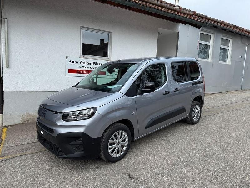 Neu Fiat Doblò 102 PS (75 kW) 2025 Grau Van / Kleinbus