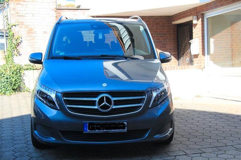 Grau Gebraucht 2014 Mercedes V250 Edition Van / Kleinbus | 28.450 € (Fairer Preis) - Bild 1/4