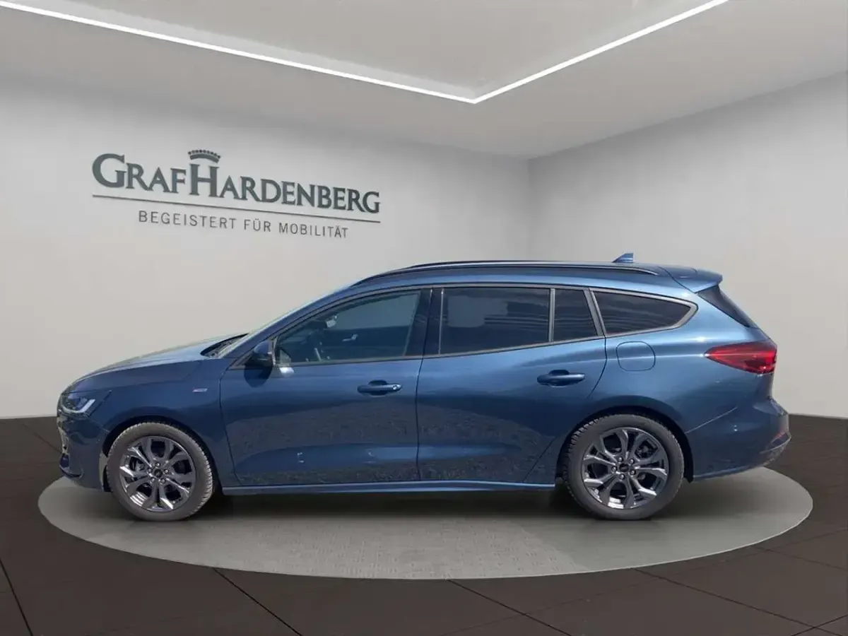 Gebraucht Ford Focus ST-Line X 125 PS (91 kW) 2024 Blau Limousine