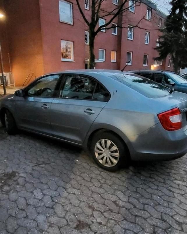 Gebraucht Skoda Rapid 75 PS (55 kW) 2013 Silber Kleinwagen