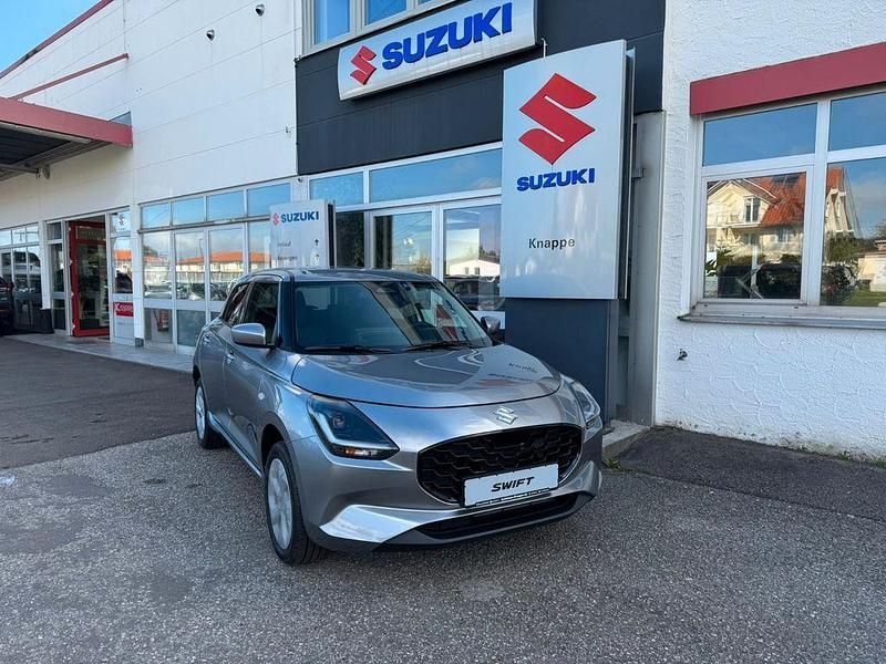 Silber Neu 2025 Suzuki Swift Comfort Limousine | 19.990 € - Bild 1/4