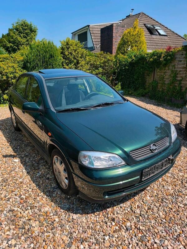 Grün Gebraucht 1998 Opel Astra Limousine | 800 € (Superpreis) - Bild 1/4
