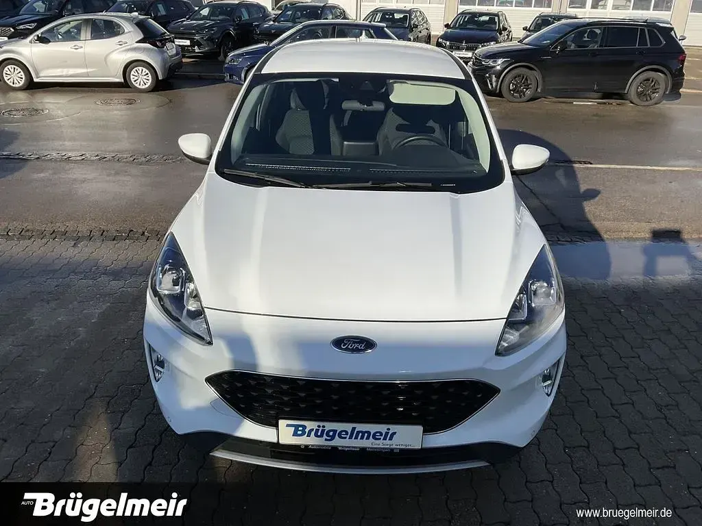 Usado Ford Kuga Cool & Connect 150 HP (110 kW) 2022 Branco SUV