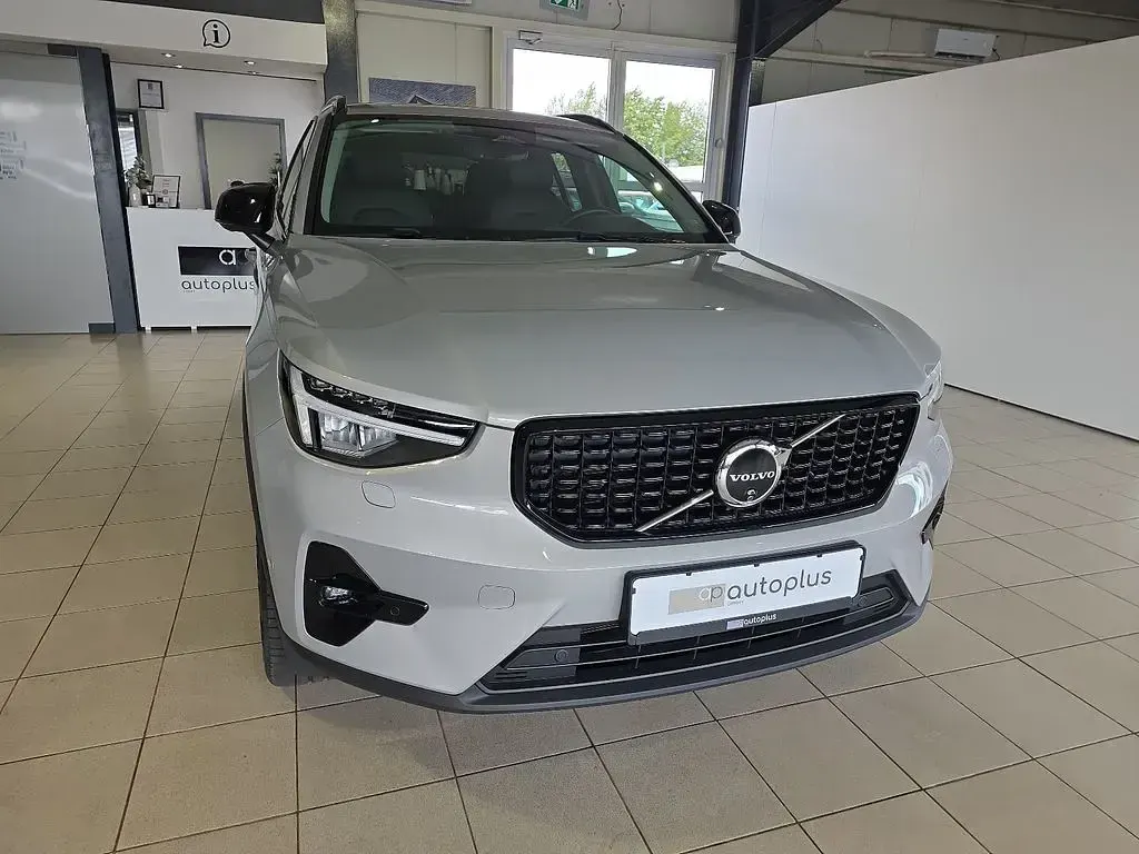 Gebraucht Volvo XC40 Ultimate 197 PS (144 kW) 2024 Silver dawn SUV