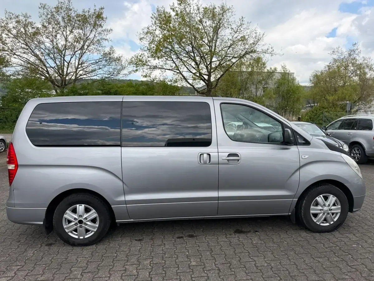 Gebraucht Hyundai H-1 170 PS (125 kW) 2011 Grau Van / Kleinbus