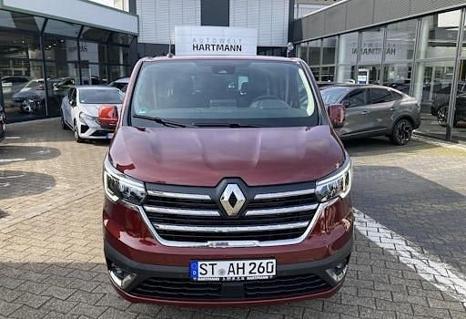 Gebraucht Renault Trafic Life 150 PS (110 kW) 2024 Karmesinrot metallic (rot) Van / Kleinbus