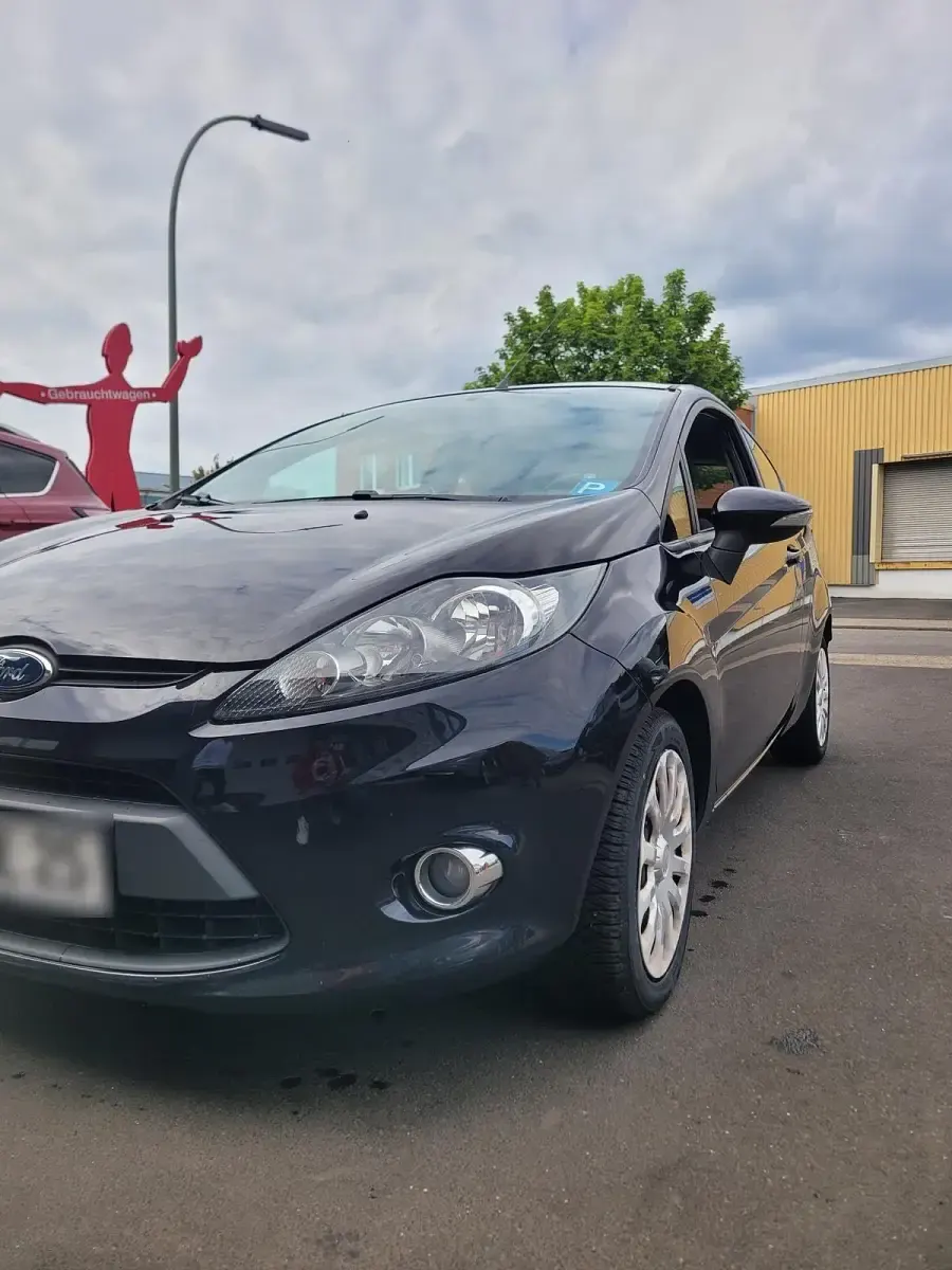 Gebraucht Ford Fiesta 80 PS (58 kW) 2011 Schwarz Kleinwagen