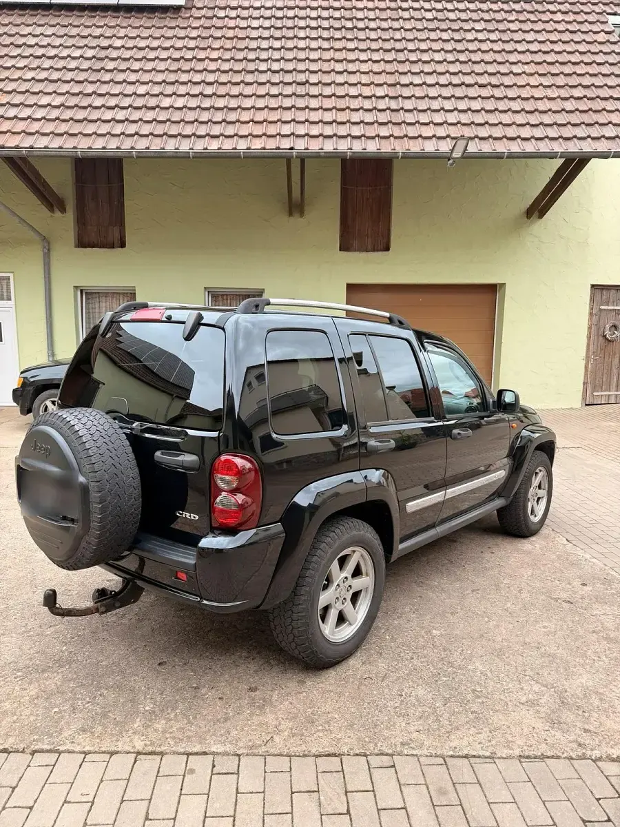 Gebraucht Jeep Cherokee 163 PS (119 kW) 2006 Schwarz SUV