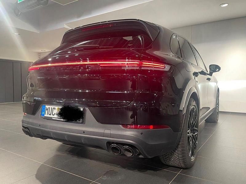 Gebraucht Porsche Cayenne 354 PS (260 kW) 2024 Schwarz SUV
