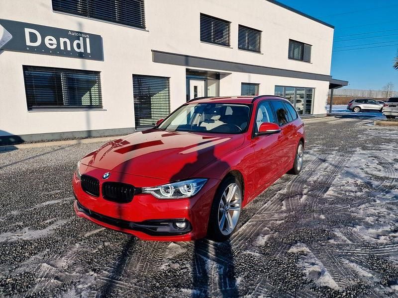 Gebraucht BMW 330 Sport Line 252 PS (185 kW) 2019 Melbournerot metallic Kombi
