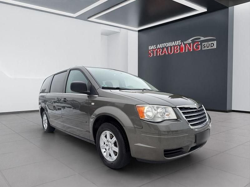Grau Gebraucht 2011 Chrysler Grand Voyager Van / Kleinbus | 3.950 € (Guter Preis) - Bild 1/4
