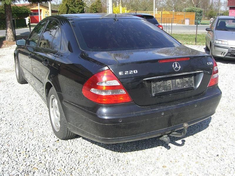 Gebraucht Mercedes E220 150 PS (110 kW) 2006 Schwarz Limousine
