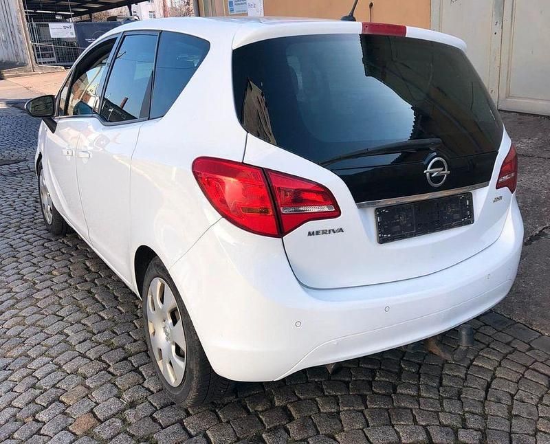 Gebraucht Opel Meriva Edition 101 PS (74 kW) 2010 Weiß Van / Kleinbus