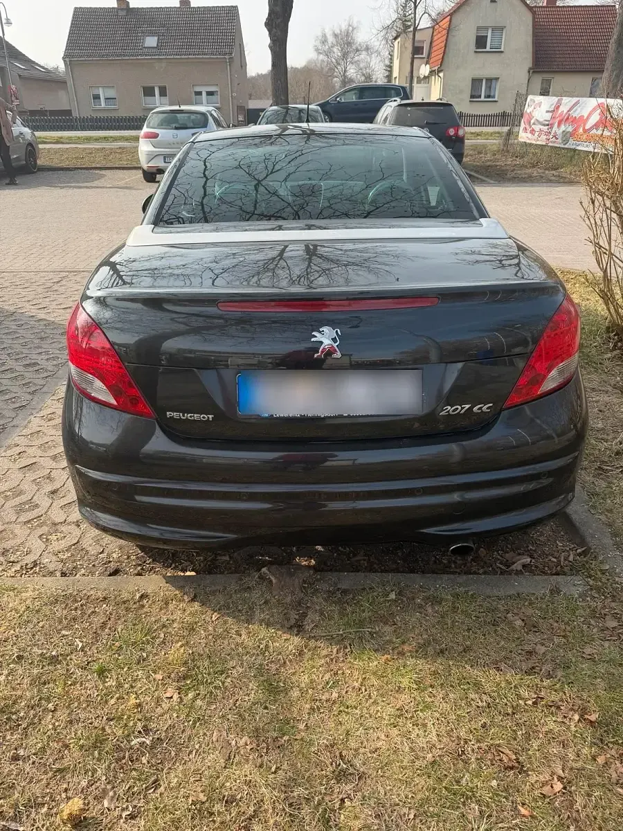 Gebraucht Peugeot 207 CC 120 PS (88 kW) 2011 Schwarz Cabrio