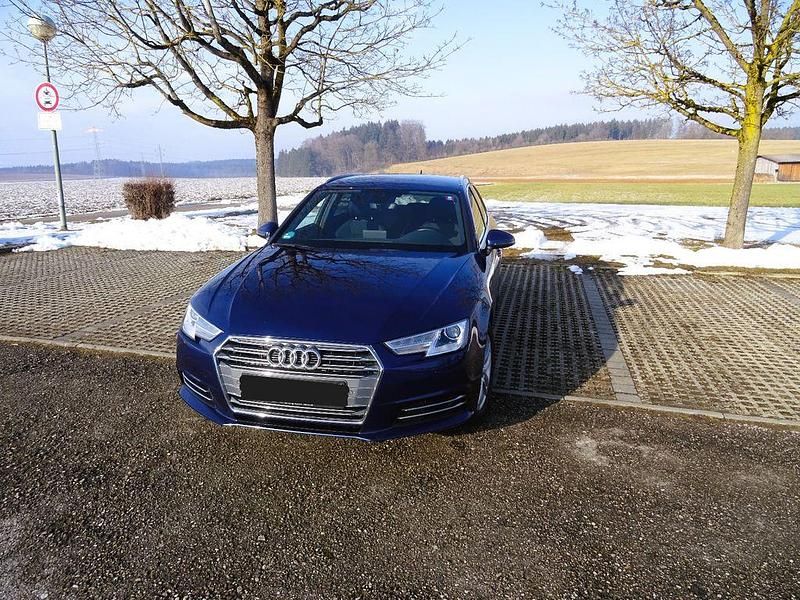 Gebraucht Audi A4 Ambiente 190 PS (139 kW) 2017 Blau Kombi