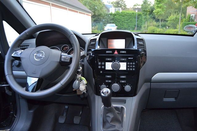 Gebraucht Opel Zafira 125 PS (91 kW) 2011 Schwarz Van / Kleinbus