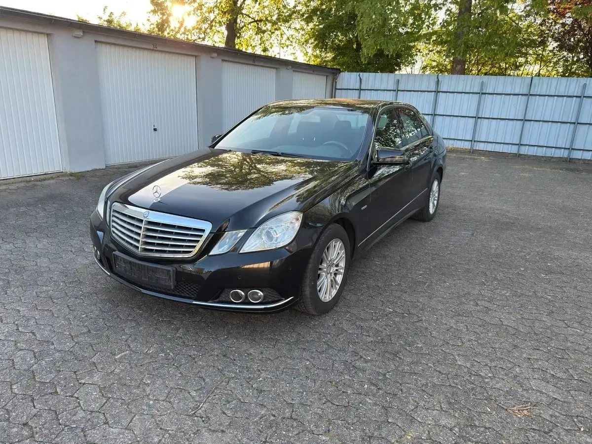 Second-hand Mercedes E250 204 CP (150 kW) 2010 Negru Berlinǎ
