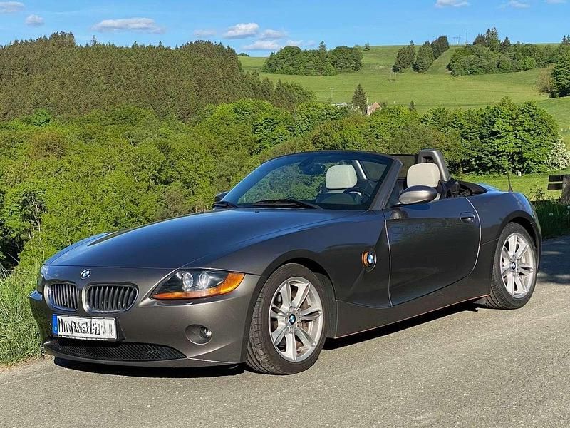Grau Gebraucht 2003 BMW Z4 Sport Line Cabrio | 11.490 € (Fairer Preis) - Bild 1/4