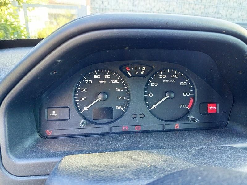 Gebraucht Peugeot 106 60 PS (44 kW) 2001 Blau Kleinwagen