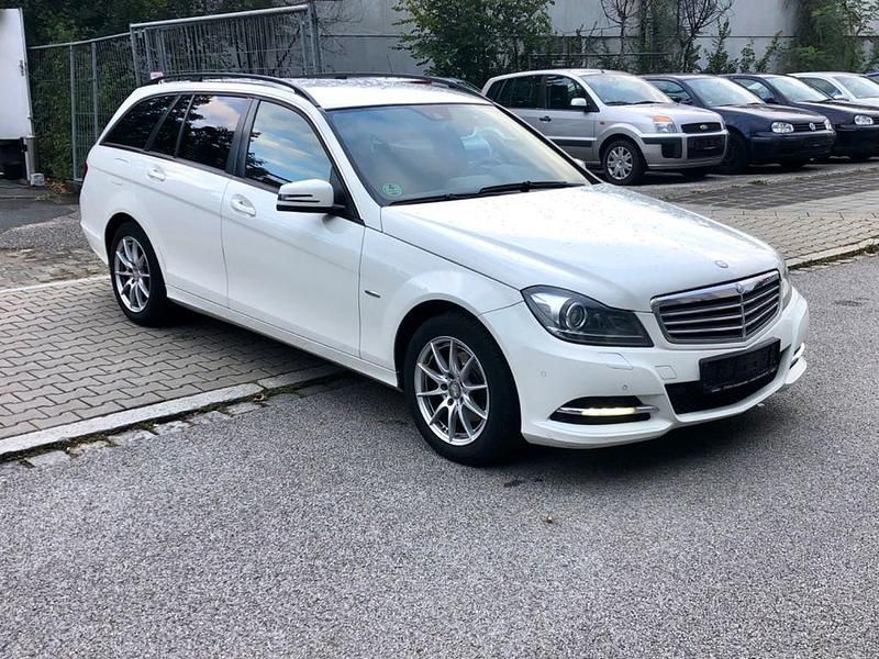 Weiß Gebraucht 2011 Mercedes C200 Kombi | 4.488 € (Teuer) - Bild 1/4