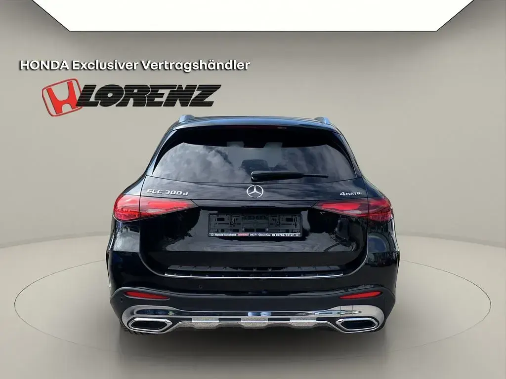 Gebraucht Mercedes GLC300 269 PS (197 kW) 2023 Schwarz/baltic black SUV