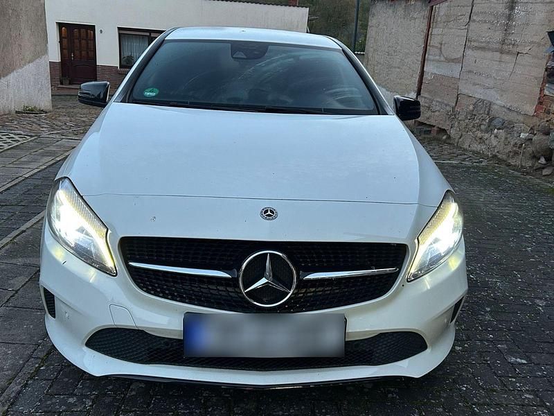 Gebraucht Mercedes A200 136 PS (100 kW) 2017 Weiß Limousine
