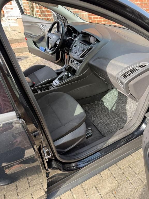 Gebraucht Ford Focus Business Edition 125 PS (91 kW) 2017 Schwarz Limousine