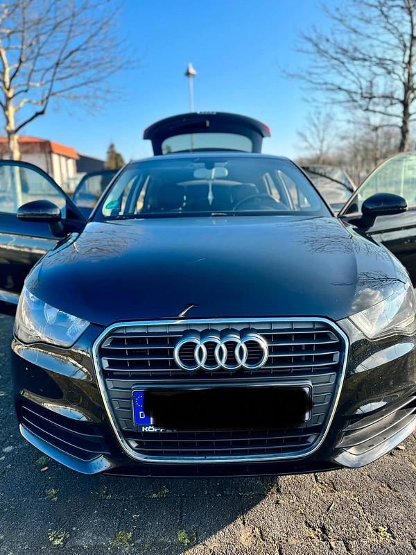 Schwarz Gebraucht 2012 Audi A1 Sportback Attraction Kleinwagen | 8.199 € (Fairer Preis) - Bild 1/4