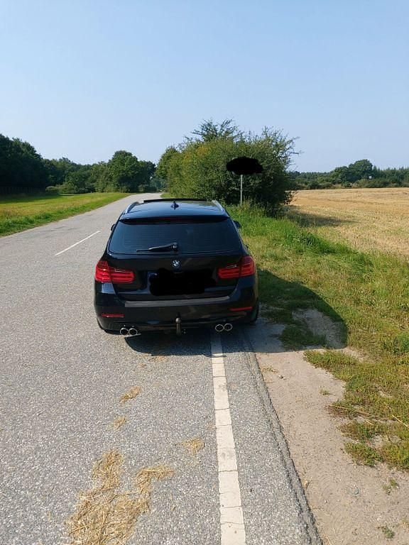 Schwarz Gebraucht 2012 BMW 318 Sport Line Kombi | 7.000 € (Fairer Preis) - Bild 1/4
