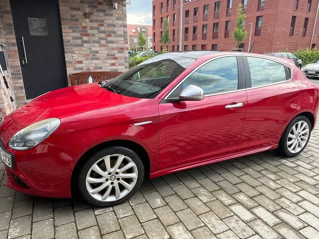 Gebraucht Alfa Romeo Giulietta 170 PS (125 kW) 2011 Rot Kleinwagen