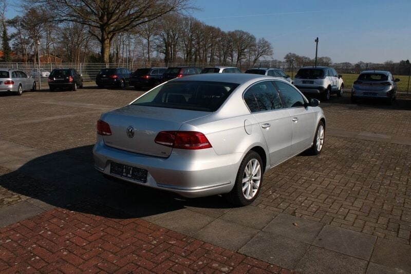 Gebraucht VW Passat Highline 160 PS (117 kW) 2012 Silber Limousine