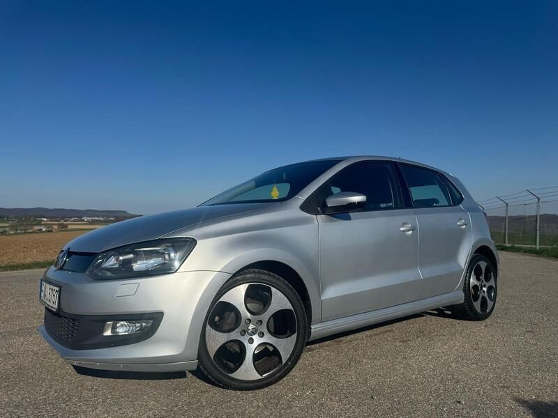 Silber Gebraucht 2011 VW Polo Design Kleinwagen | 4.999 € (Etwas zu teuer) - Bild 1/4