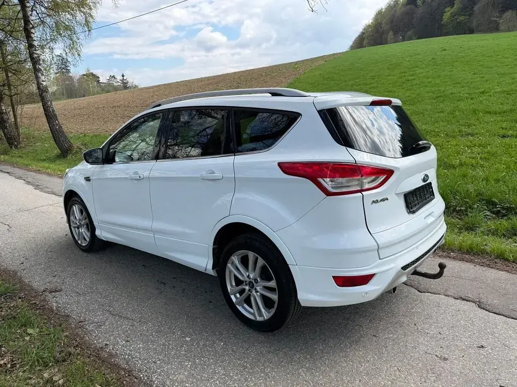 Usado Ford Kuga Titanium 179 HP (131 kW) 2015 Branco SUV