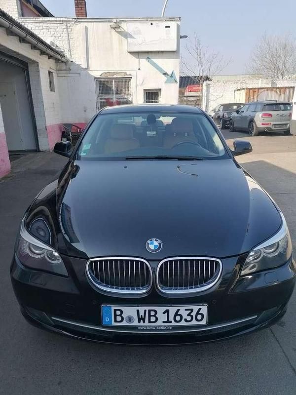 Schwarz Gebraucht 2009 BMW 523 Sport Line Limousine | 9.200 € (Etwas zu teuer) - Bild 1/4