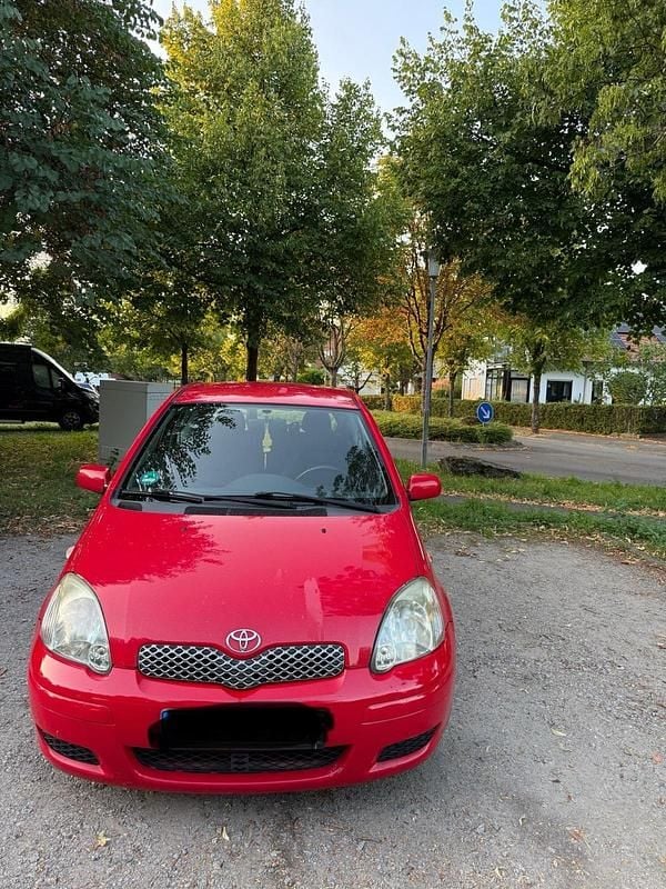 Rot Gebraucht 2004 Toyota Yaris Kleinwagen | 1.700 € (Fairer Preis) - Bild 1/4