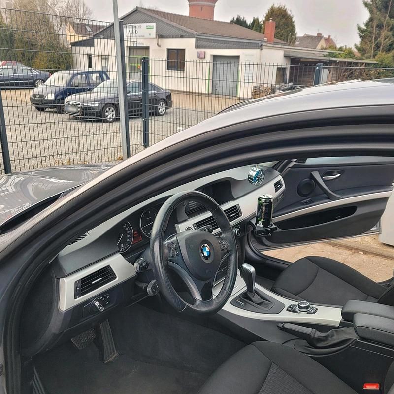Gebraucht BMW 320 184 PS (135 kW) 2010 Grau Limousine