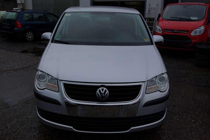 Silber Gebraucht 2007 VW Touran Trendline Van / Kleinbus | 4.400 € (Fairer Preis) - Bild 1/4