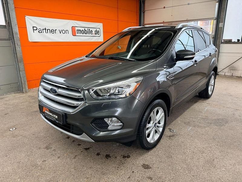 Gebraucht Ford Kuga Titanium 150 PS (110 kW) 2017 Grau SUV
